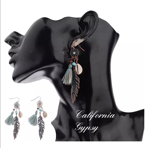 Feather Tassel Shell Charm Earrings - Picture 3 of 8